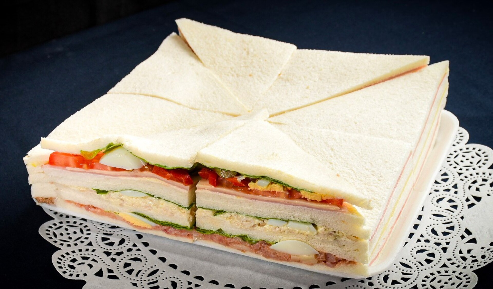 24 sandwiches surtidos 