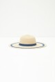 Sombrero con vivo contraste azul marino