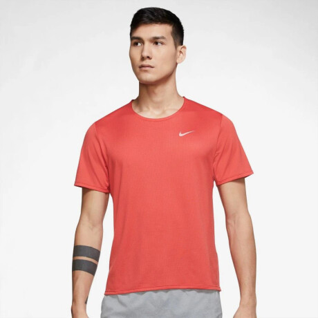Remera Nike Running Hombre WR Rise 365 Color Único