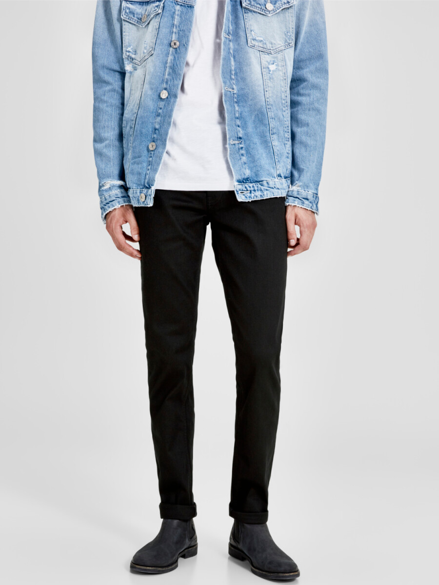 Jeans Slim fit negro, modelo cinco bolsillos - Black Denim 