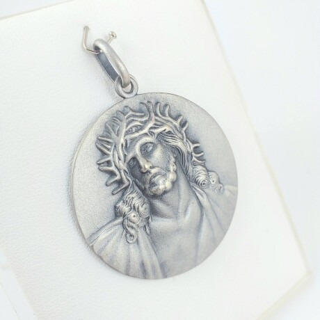 Medalla religiosa Cristo de Espinas, medidas diámetro 4cm, material alpaca. Medalla religiosa Cristo de Espinas, medidas diámetro 4cm, material alpaca.