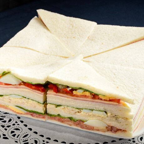 24 sandwiches surtidos 24 sandwiches surtidos