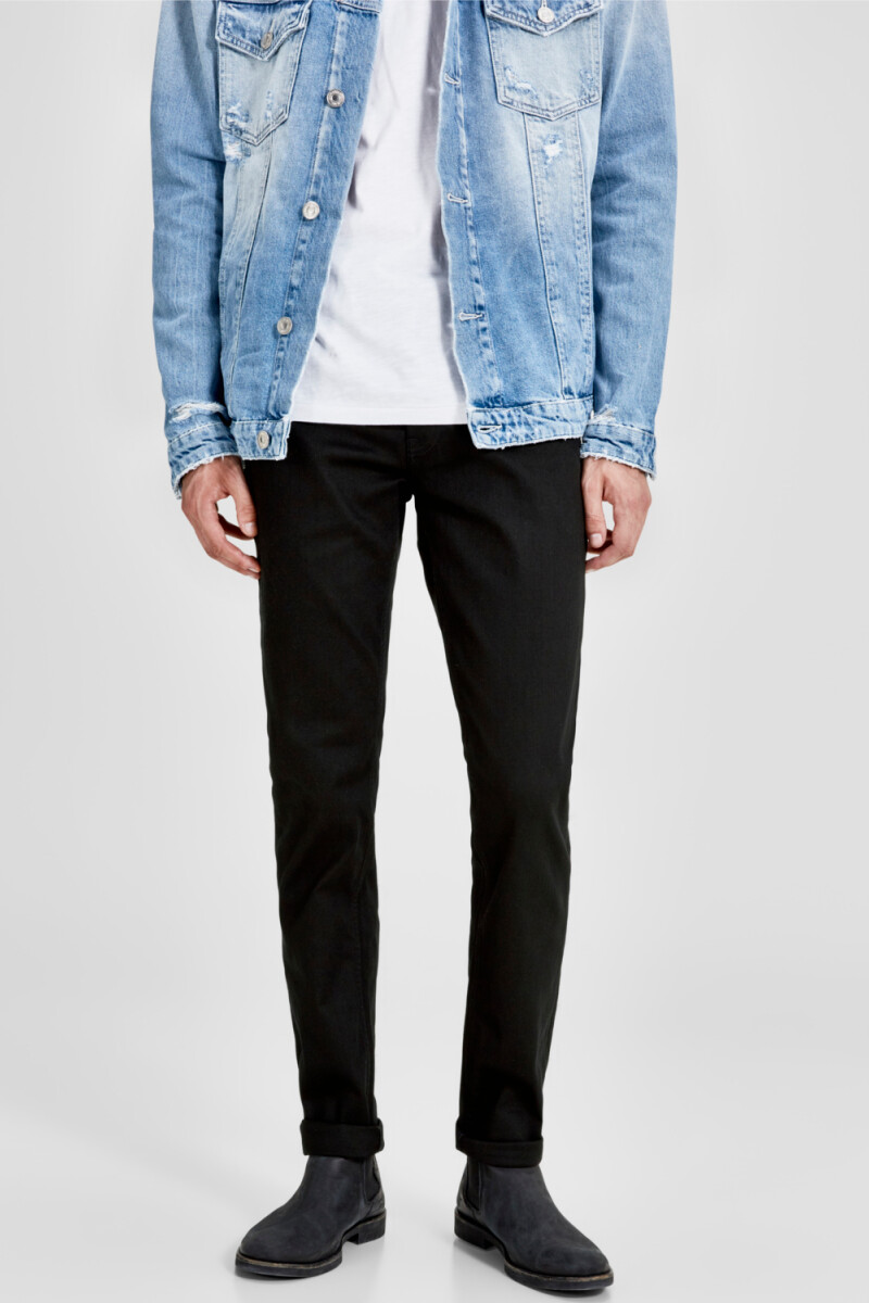 Jeans Slim fit negro, modelo cinco bolsillos Black Denim